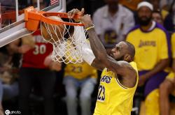 爱游戏娱乐-湖人力克对手，詹姆斯领军取胜