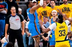 爱游戏体育官网-步行者队全队表现出色，大胜马刺队