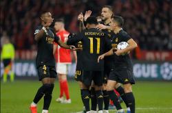 AYX官方直播-包含柏林联合主场告捷，大比分碾压对手巩固领先的词条