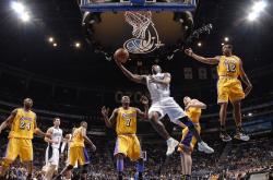 爱游戏娱乐-王权再临，乔治关键战封喉老鹰，国王制霸之路无可阻挡