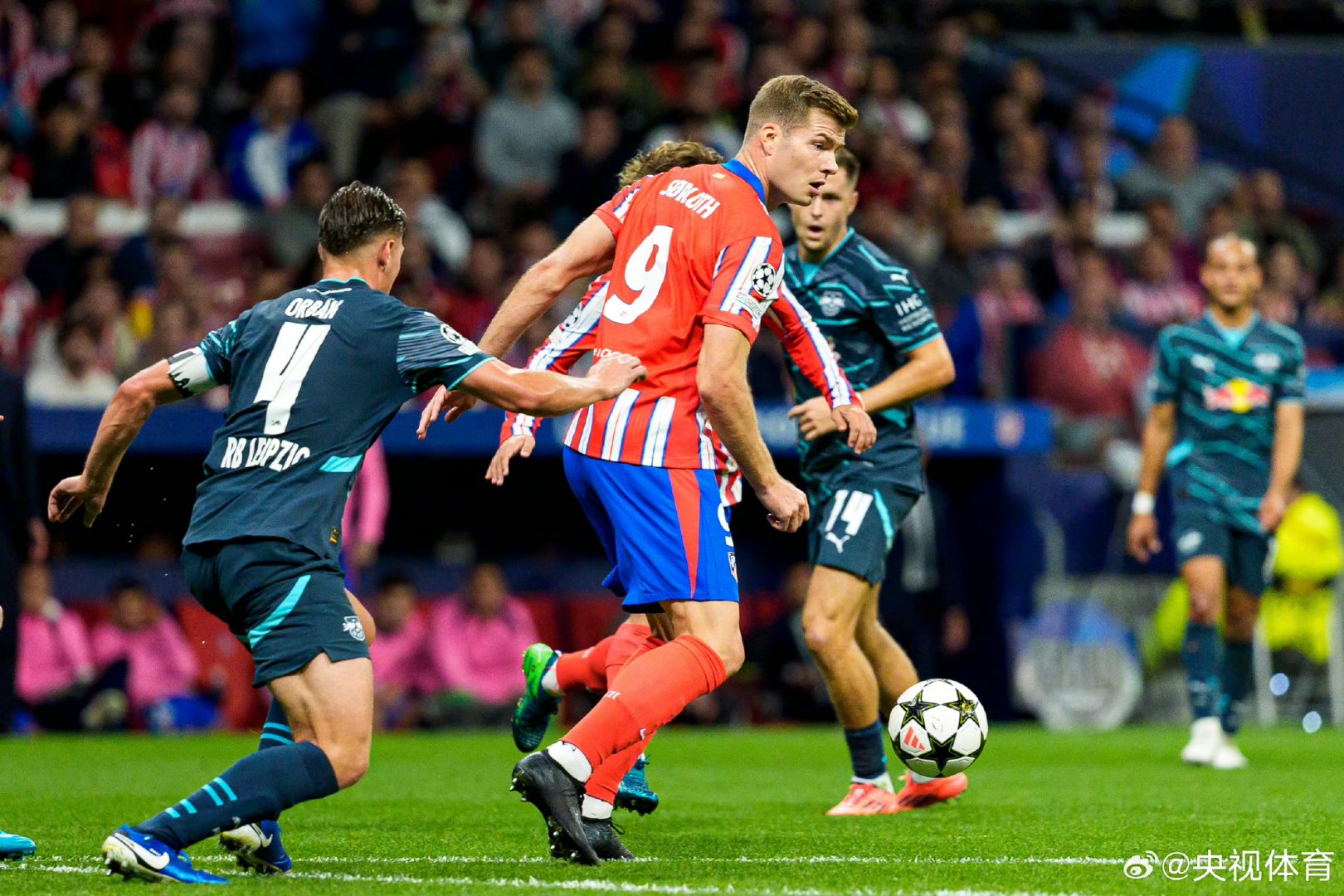 欧预赛紧张氛围:谁将会领先 欧预赛紧张氛围:谁将会领先