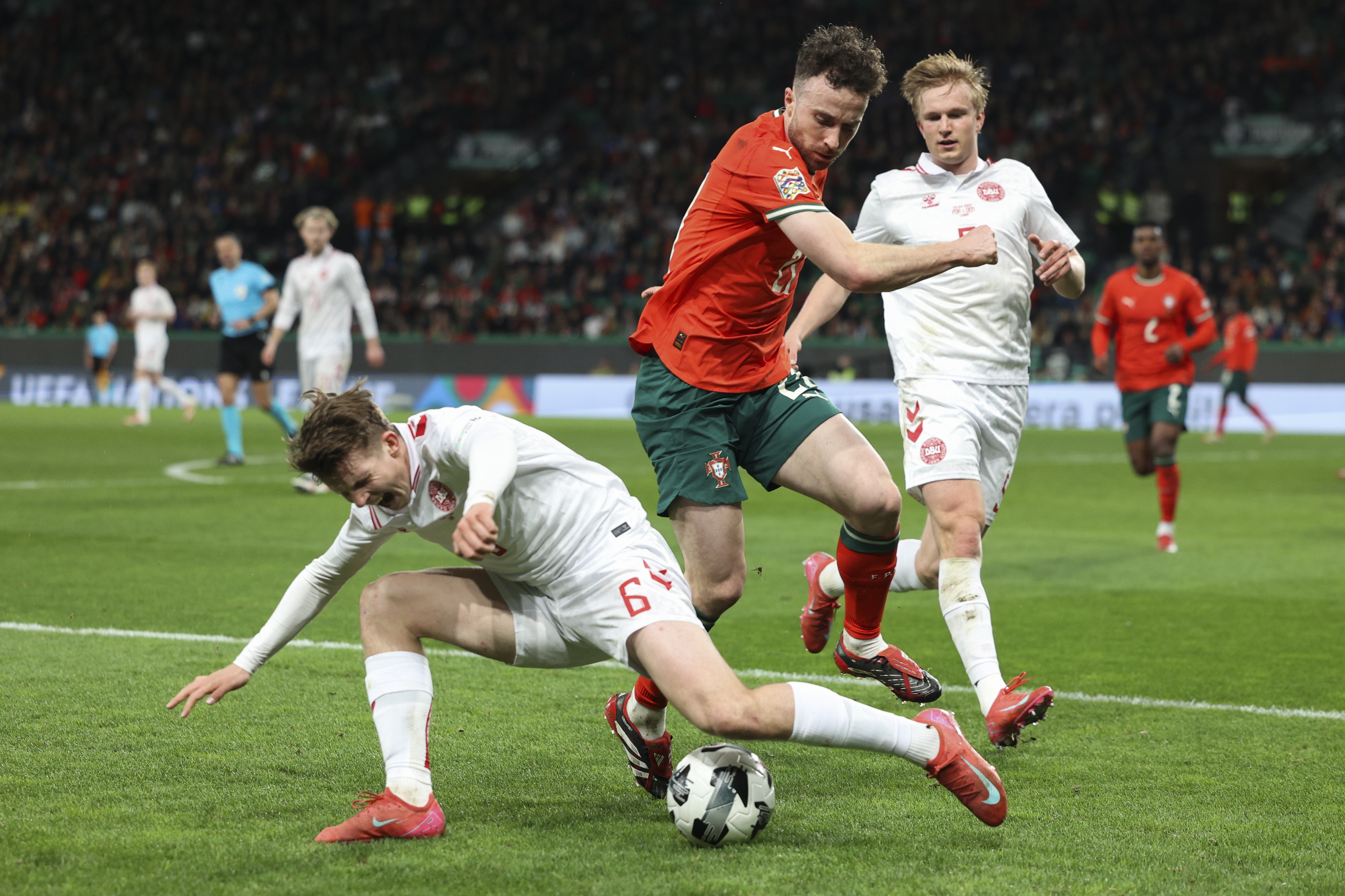 包含奥地利逆袭晋级，成功赢得欧国联淘汰赛的词条