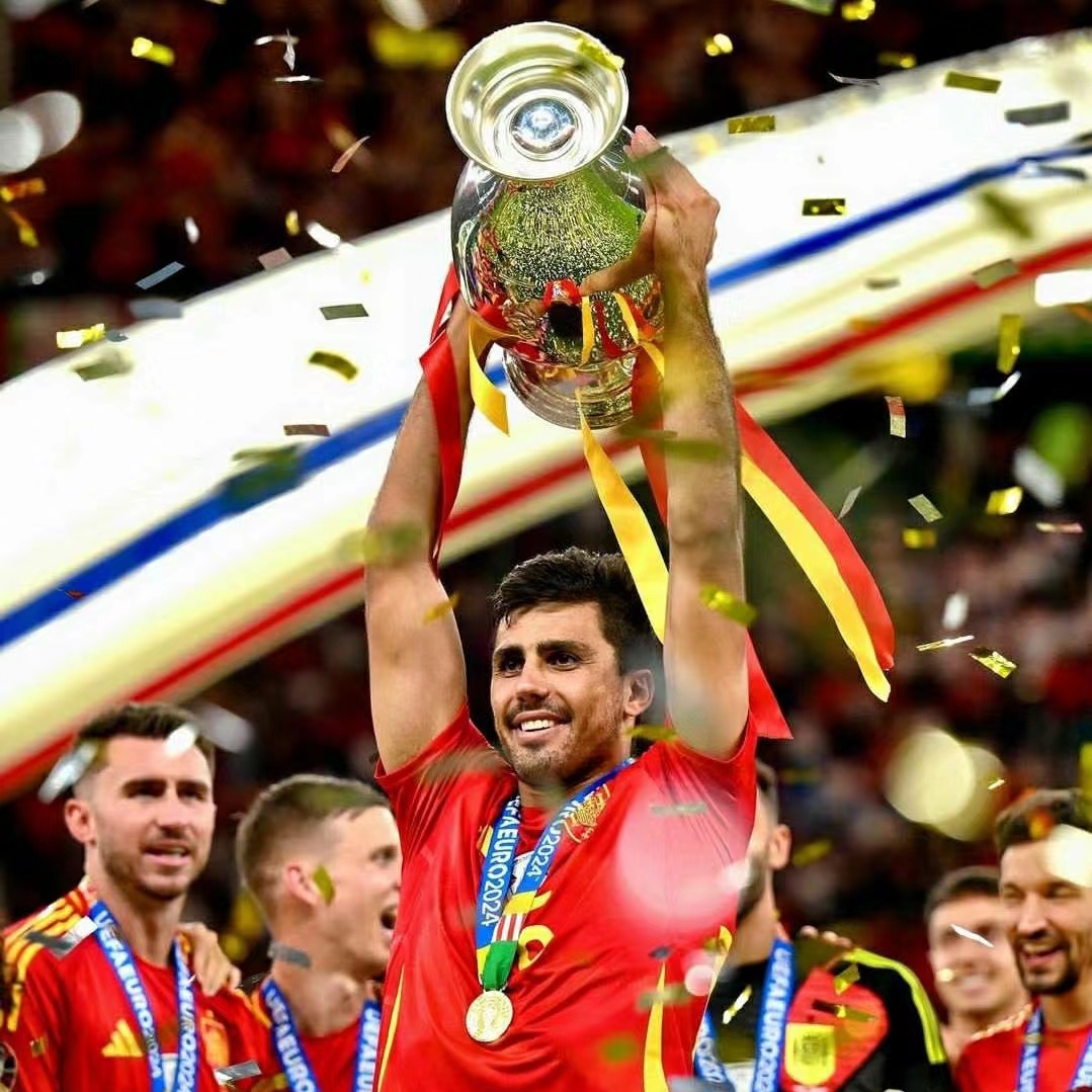 欧洲杯预选赛再燃战火:球员斗志昂扬的简单介绍 欧洲杯预选赛再燃战火:球员斗志昂扬的简单介绍