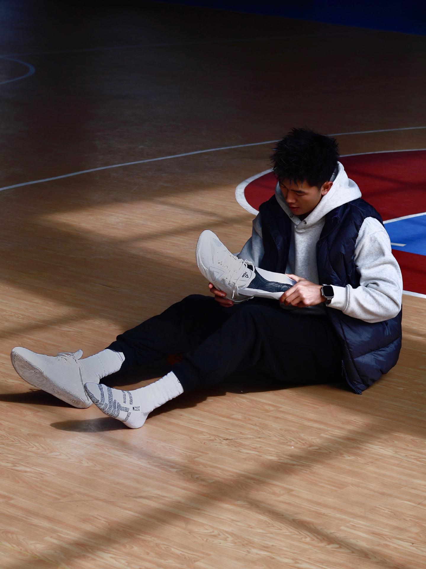 包含篮球名宿传授新人技巧，青年球员获益匪浅的词条