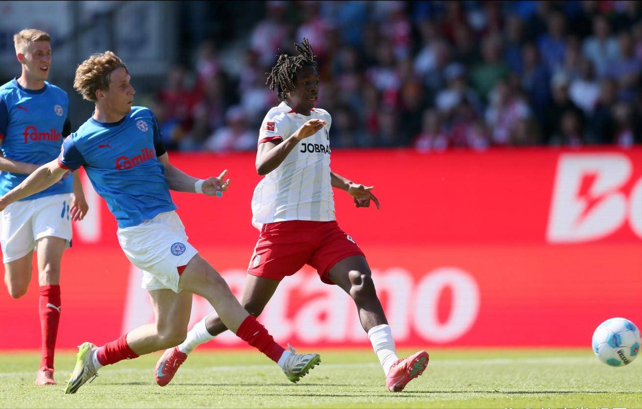 不莱梅逼平弗赖堡，继续保持不败战绩的简单介绍