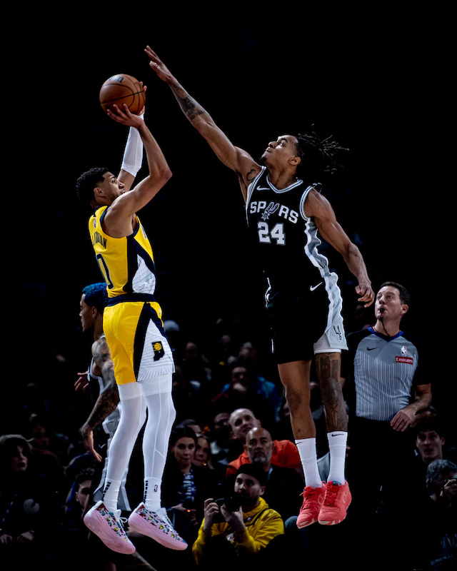 步行者队全队表现出色,大胜马刺队 步行者队全队表现出色,大胜马刺队