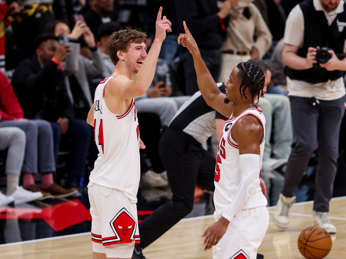 76人强势爵士，拉文高光表现