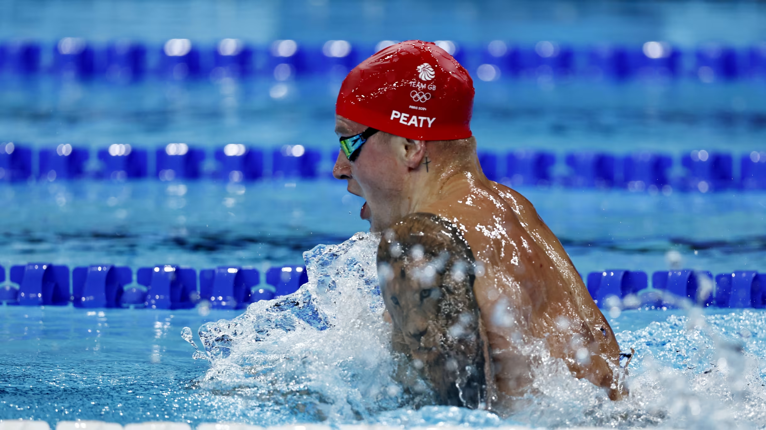 包含法国游泳选手泳姿优美，稳操胜券的词条