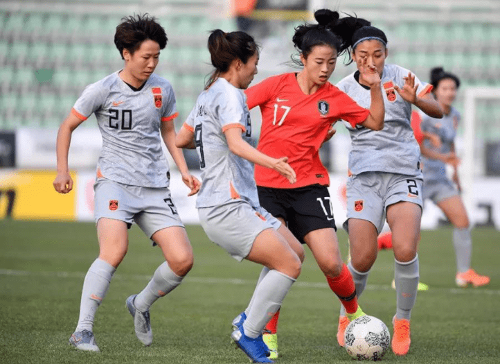 关于日本完胜韩国，阿奎罗三分雨点燃全场的信息