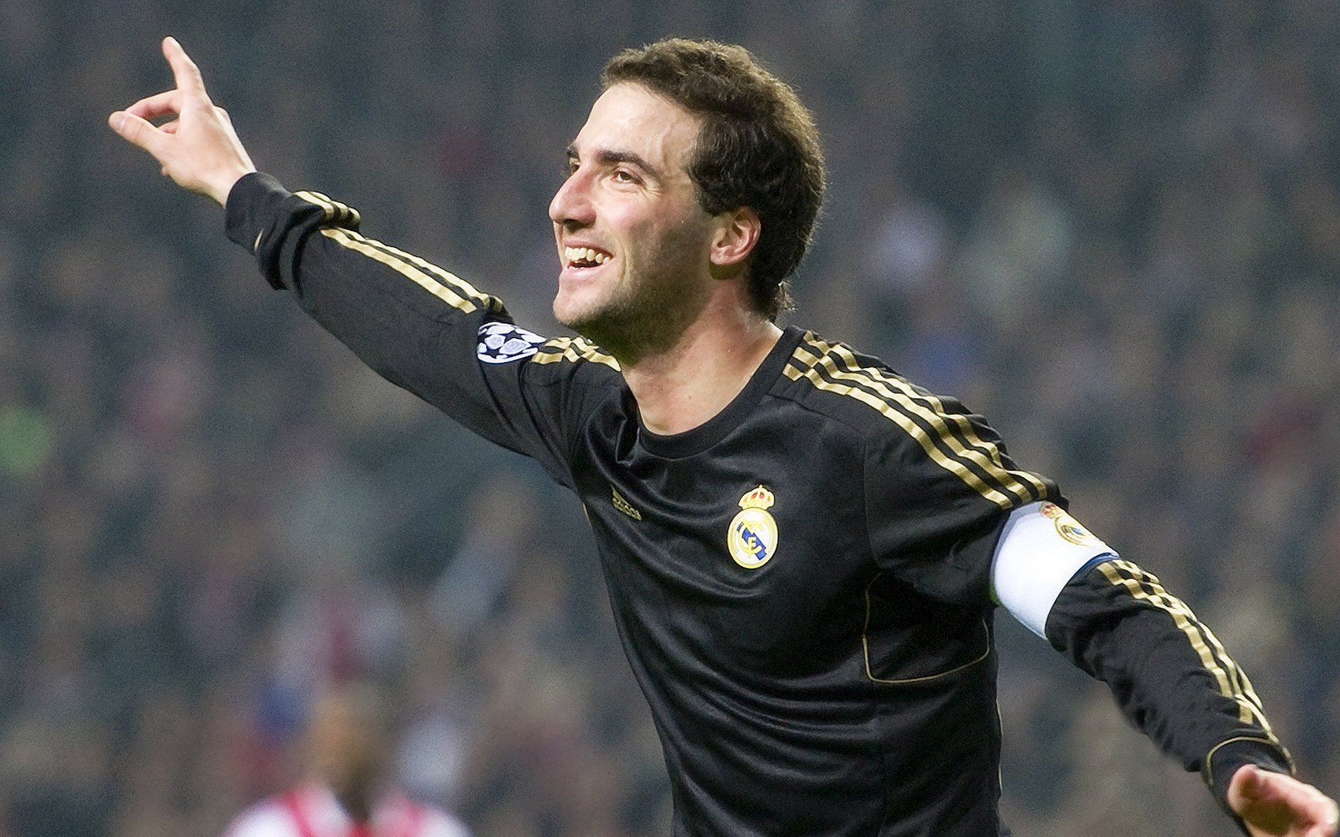 欧冠淘汰赛焦点战,勇士火力压制活塞