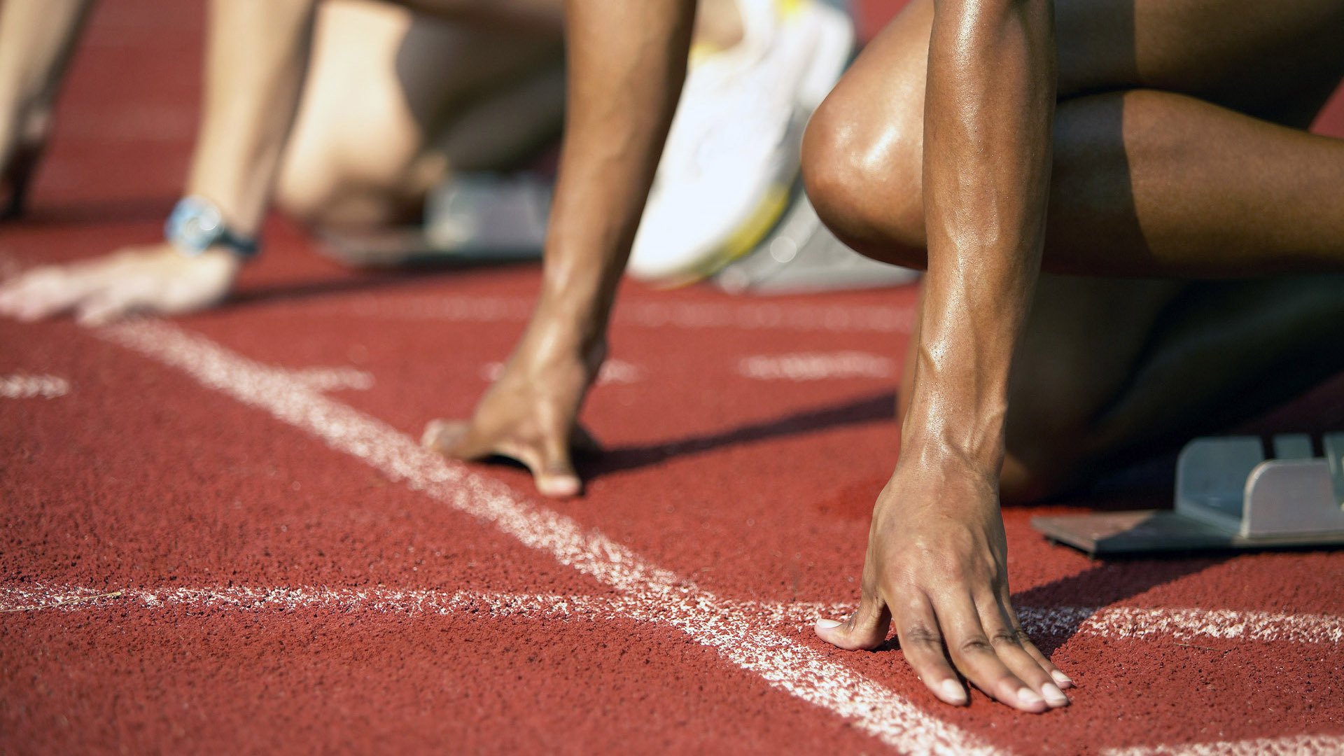 迈凯伦完胜阿斯顿马丁，皮亚斯特里统治全场，新一代王者的诞生